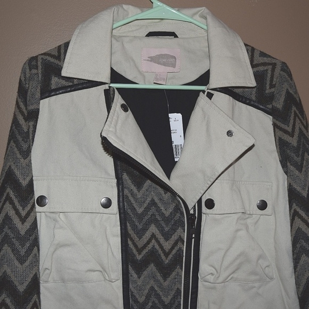 Forever 21 Women's Ivory Gray Chevron Moto Jacket Size Large - Picture 3 of 9